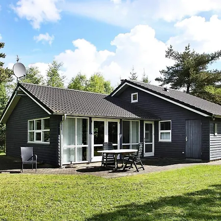 4 Star In Albaek Bunken